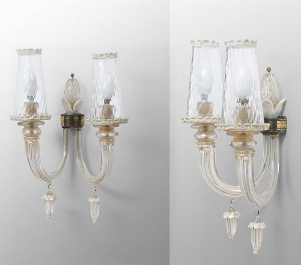 Seguso, a pair of appliques with a metal structure and Murano glass elements. Italy, 1940 ca.