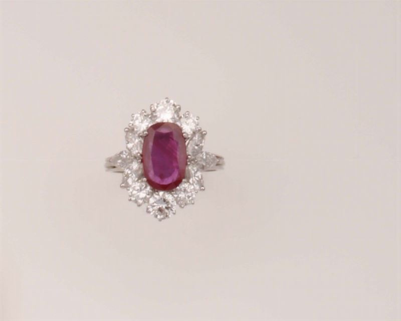 Anello con rubino Burma di ct 2,20 con diamanti a contorno  - Asta Fine Jewels - Cambi Casa d'Aste