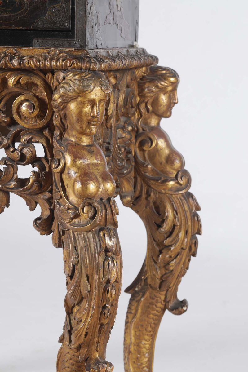 Importante Cabinet in Legno Laccato a “chinoiseries” Raffiguranti Paesaggi con Figure e Animali. ...