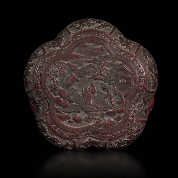 Scatola polilobata in lacca rossa con figure di saggi entro paesaggio, Cina, Dinastia Qing, epoca Qianlong  [..]