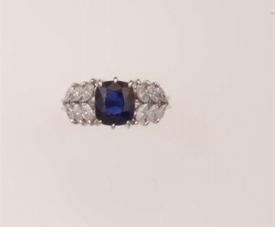 Anello con Zaffiro e Diamanti
