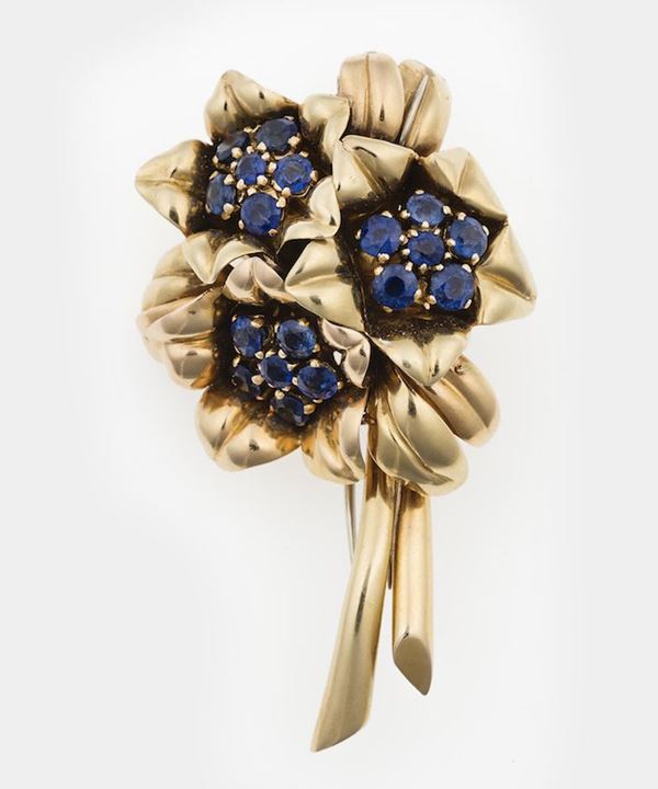 Sapphire and gold brooch