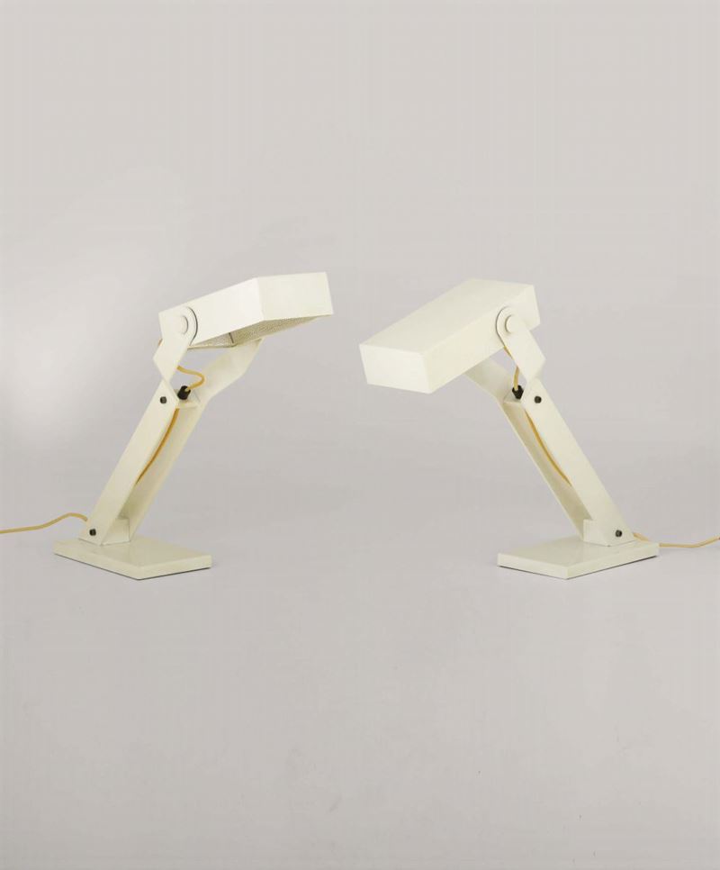 Coppia di lampade da tavolo con struttura in metallo laccato.  - Asta Design II - II - Cambi Casa d'Aste