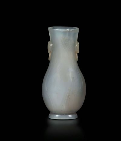 Piccolo Vaso in Agata Opalescente con Mascheroni, Cina, Dinastia Qing, Marchio e del Periodo Qian...