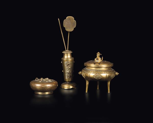 Tre oggetti in bronzo dorato per cerimonia, Cina, Dinastia Qing, epoca Qianlong (1736-1795)