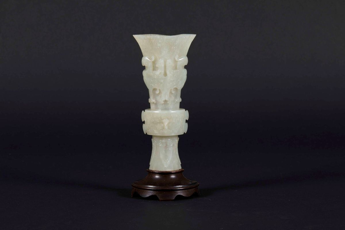 Vasetto in Giada Bianca con Decoro Geometrico a Rilievo, Cina, Dinastia Qing, Epoca Qianlong (173...