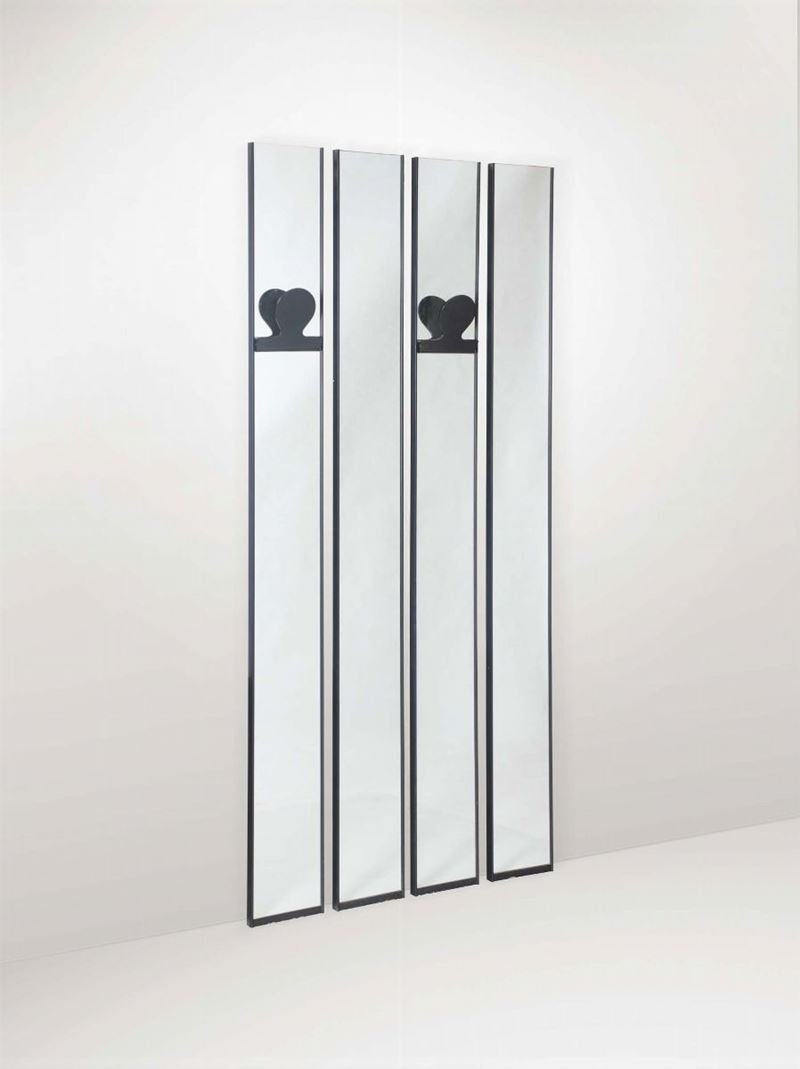 Quattro specchi appendiabiti componibili con struttura in metallo laccato e vetro specchiato.  - Auction Design II - II - Cambi Casa d'Aste