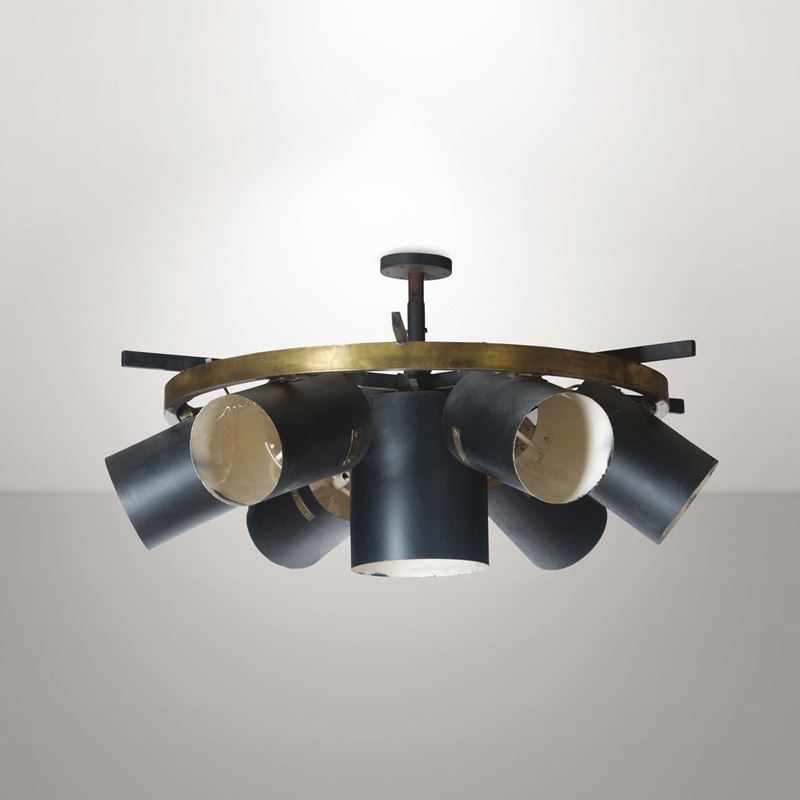 Lampadario con struttura in ottone e diffusori orientabili in metallo laccato.  - Auction Design I - Cambi Casa d'Aste