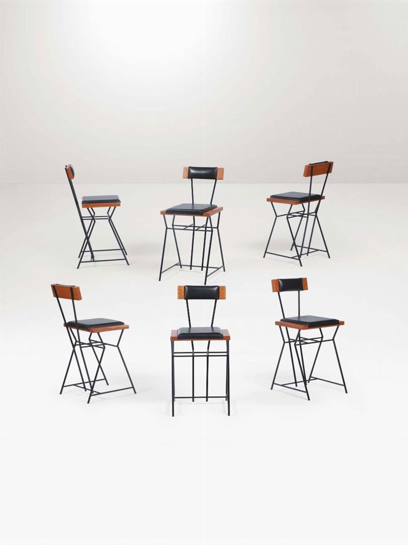 Sei sedie con struttura in metallo laccato e legno. Rivestimenti in skai.  - Auction Design I - Cambi Casa d'Aste