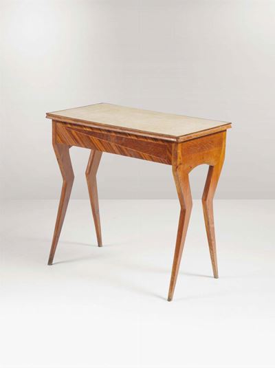 Tavolino Contenitore con Piano a Ribalta. Struttura in Legno e Piano in Laminato.