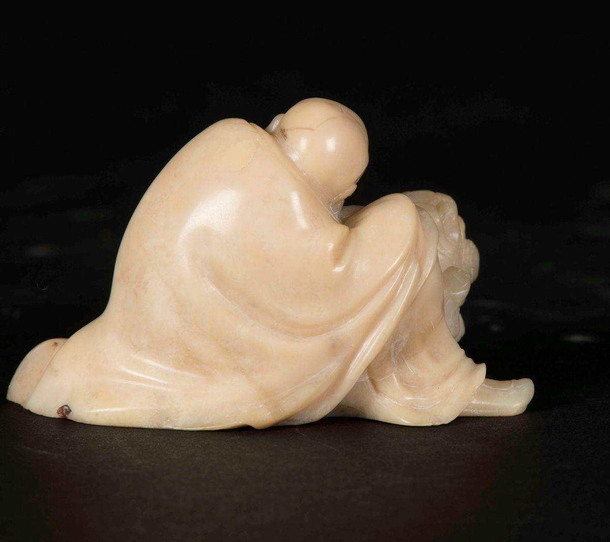 Piccolo Gruppo in Saponaria con Figura di Saggio e Cane, Cina, Dinastia Qing, Inizio XIX Secolo