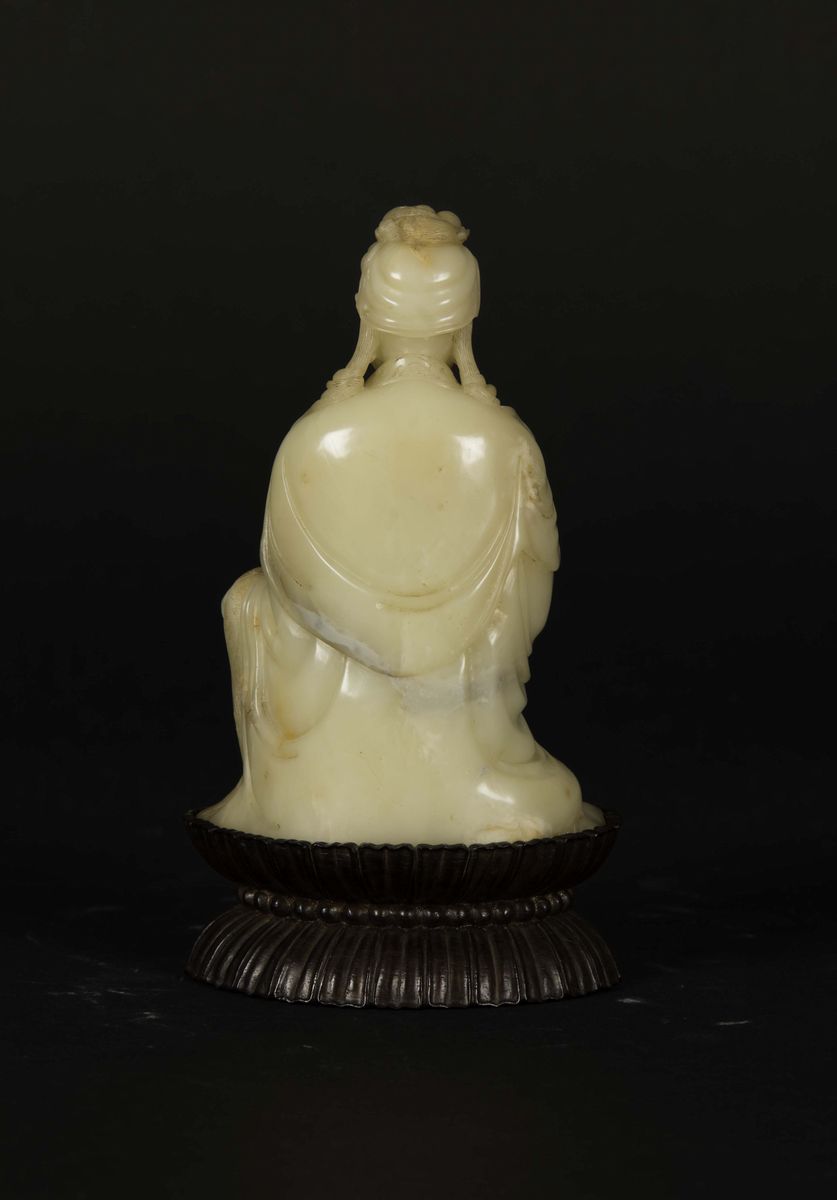 Gruppo in Saponaria Raffigurante Guanyin con Scroll, Cina, Dinastia Qing, XIX Secolo