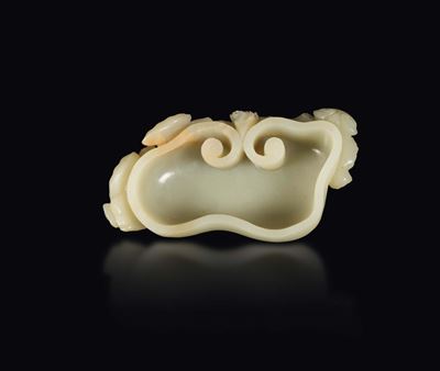 Sciacquapennelli in Giada Bianca con Decori di Funghi a Rilievo, Cina, Dinastia Qing, XIX Secolo