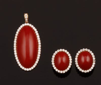 Parure Composta da Pendente ed Orecchini in Corallo Rosso e Diamanti