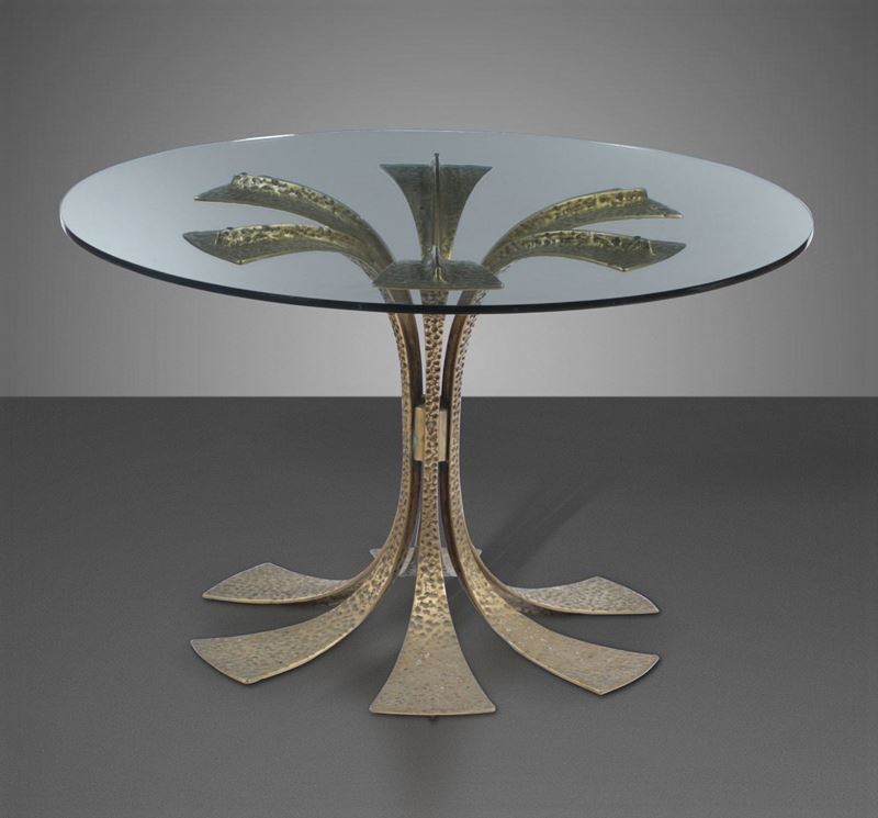 Luciano Frigerio, a table with a hammered bronze structure and a glass top. Frigerio di Desio Prod., Italy, 1960 ca.  - Auction Design - Cambi Casa d'Aste