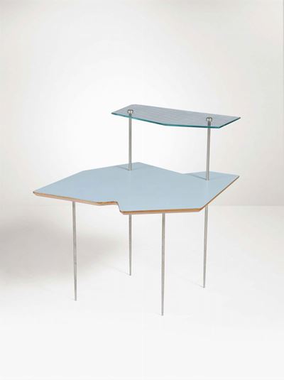 Tavolino con Struttura in Legno Laminato, Ottone Nichelato e Piano in Vetro.