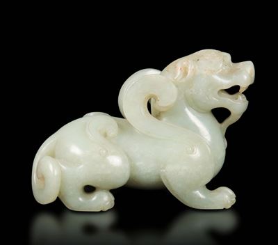 Animale Fantastico Scolpito in Giada Bianca Celadon, Cina, Dinastia Qing, Epoca Qianlong (1736-17...
