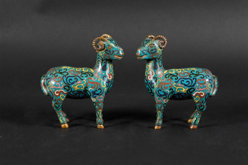 A pair of figures of rams in cloisonné enamels, China, early 20th century  - Auction Chinese Works of Art - Cambi Casa d'Aste