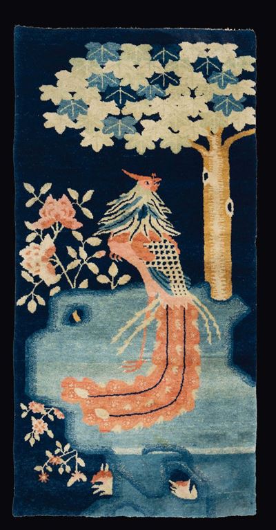 Tappeto con Ricamo di Fenice su Fondo Blu, Cina, 1930 Ca
