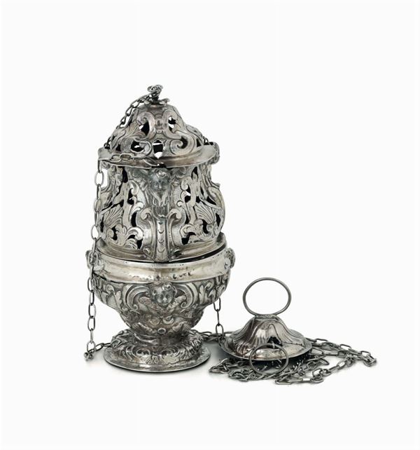 Turibolo in argento fuso, sbalzato, cesellato e traforato. Genova, seconda metà XVIII secolo, punzone della Torretta senza data