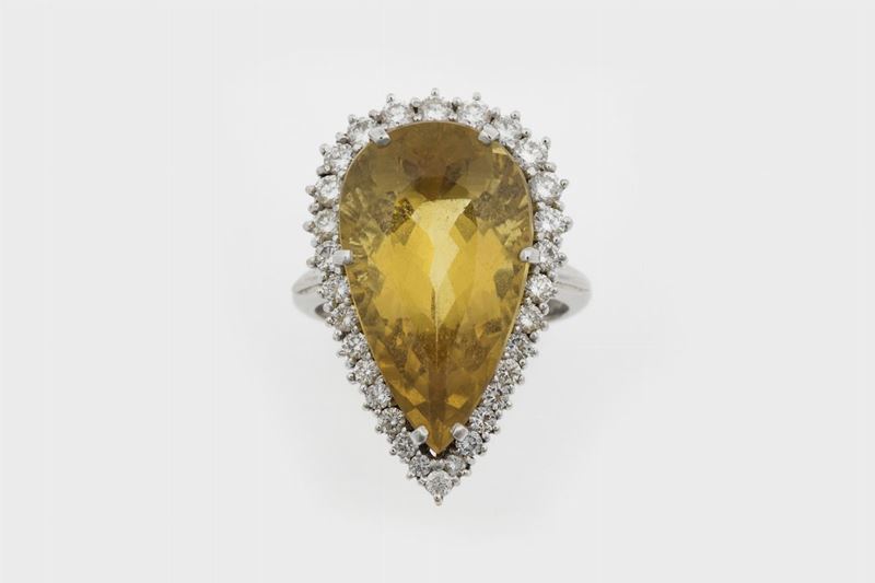 Anello con corindone (zaffiro) giallo e diamanti a contorno  - Asta Asta a Tempo Gioielli - Cambi Casa d'Aste