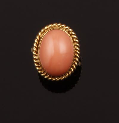 Anello con Corallo Rosa Taglio Cabochon