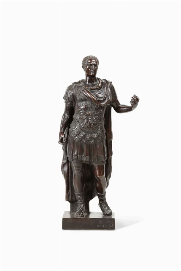 Figura di Cesare in bronzo fuso e patinato. Fonditore del XIX secolo