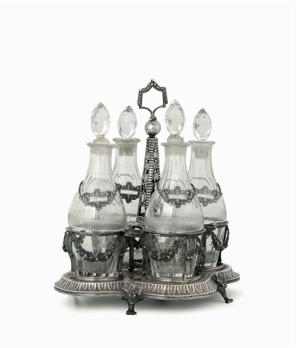 Porta ampolle in argento fuso, sbalzato e cesellato con ampolle in vetro molato. Bolli ad imitazione dell’argenteria settecentesca, manifattura del XIX-XX secolo