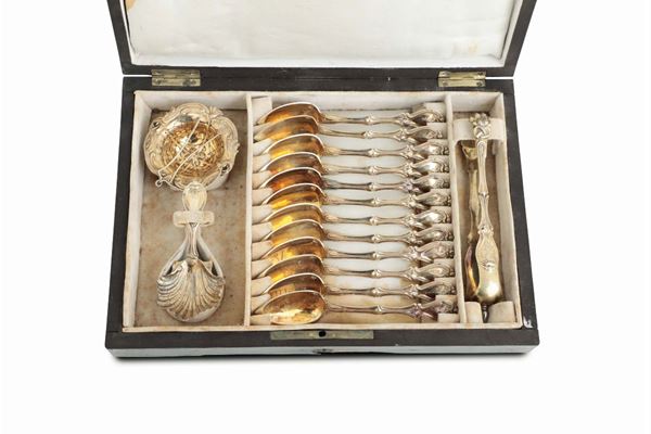 Servizio di accessori da tè in argento dorato. Francia XIX-XX secolo. Bolli di titolo e dell’argentiere