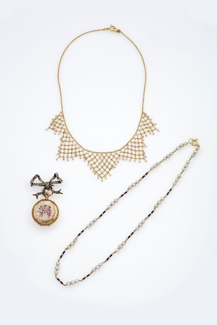 Group of pearl, enamel, gold and silver jewellery  - Auction Jewels Timed Auction - Cambi Casa d'Aste