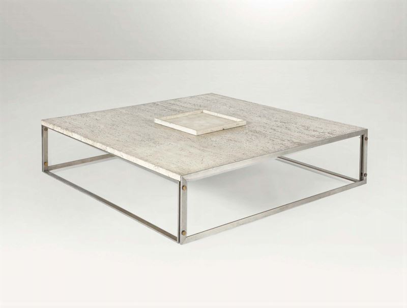 Tavolo basso con struttura in metallo cromato e piano in travertino. Vassoio in travetino.  - Auction Design I - Cambi Casa d'Aste