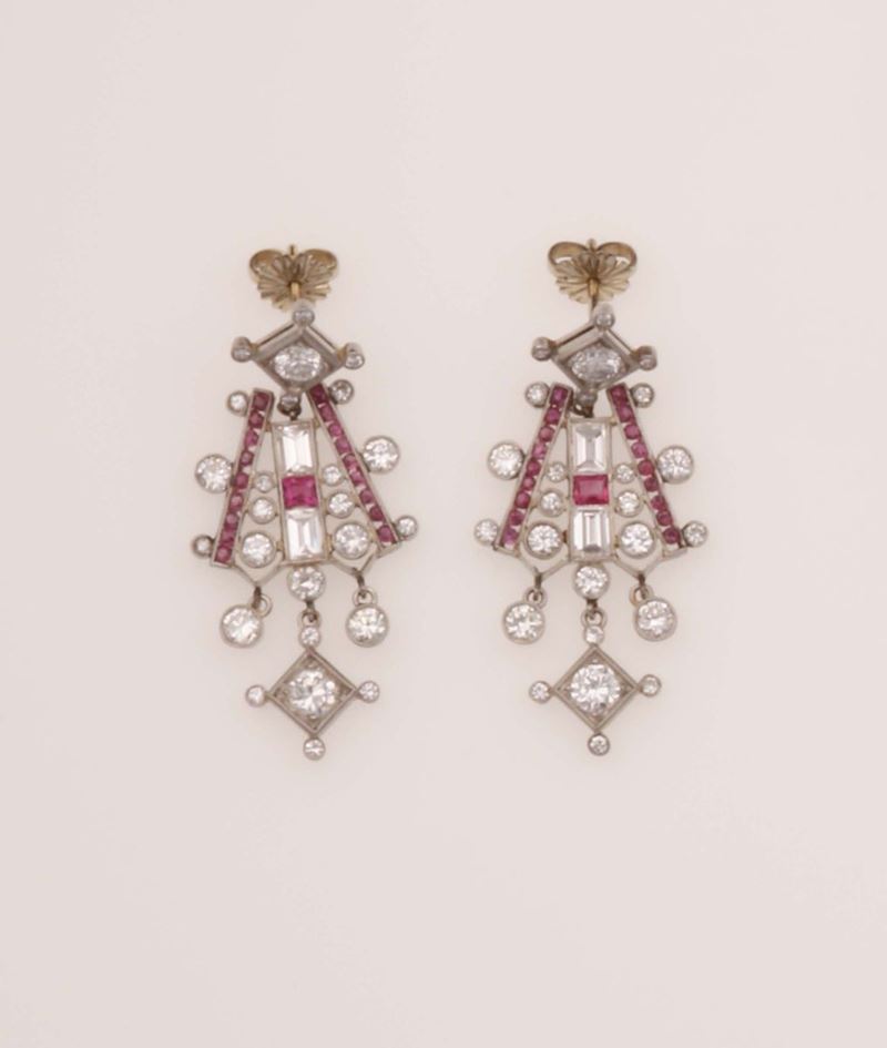 Pair of diamond and ruby pendent earrings  - Auction Fine Jewels - Cambi Casa d'Aste