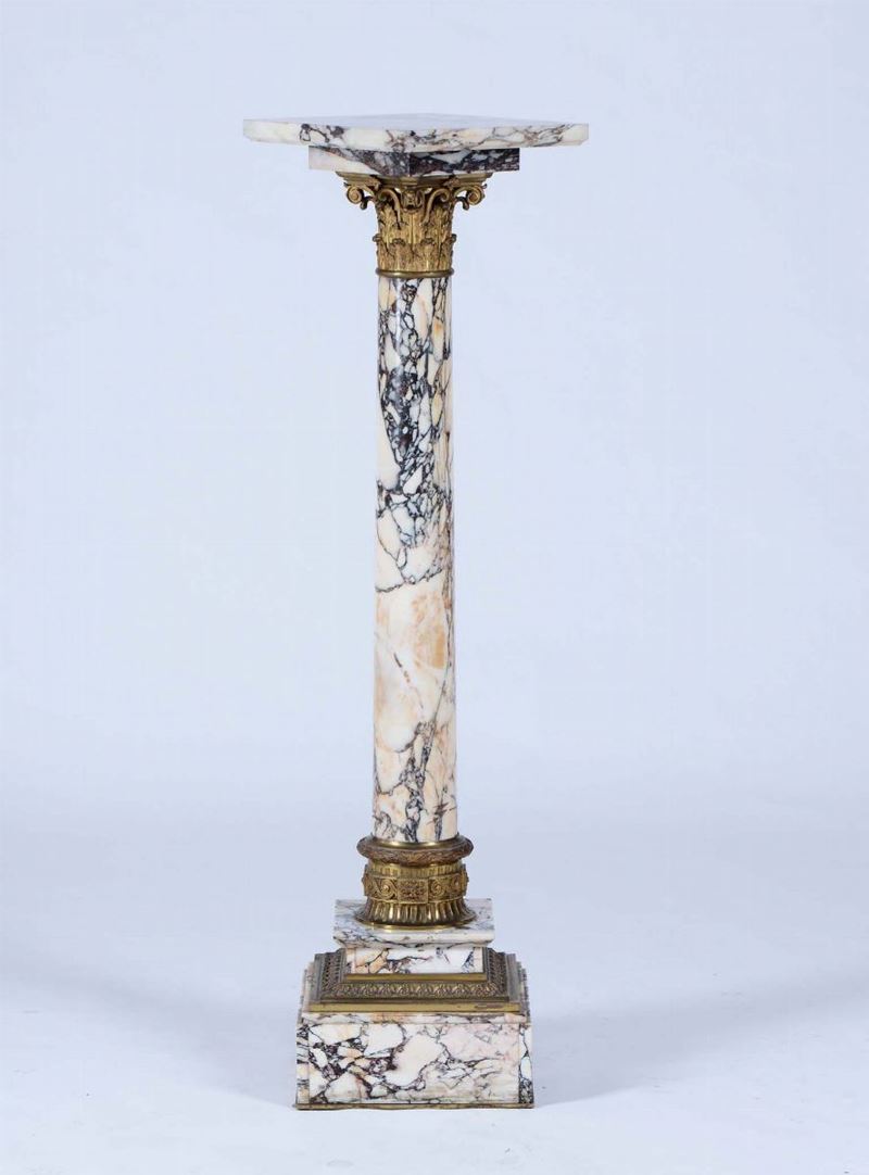 Colonna in marmo con capitelli in bronzo dorato, XIX secolo  - Auction Furniture - Cambi Casa d'Aste