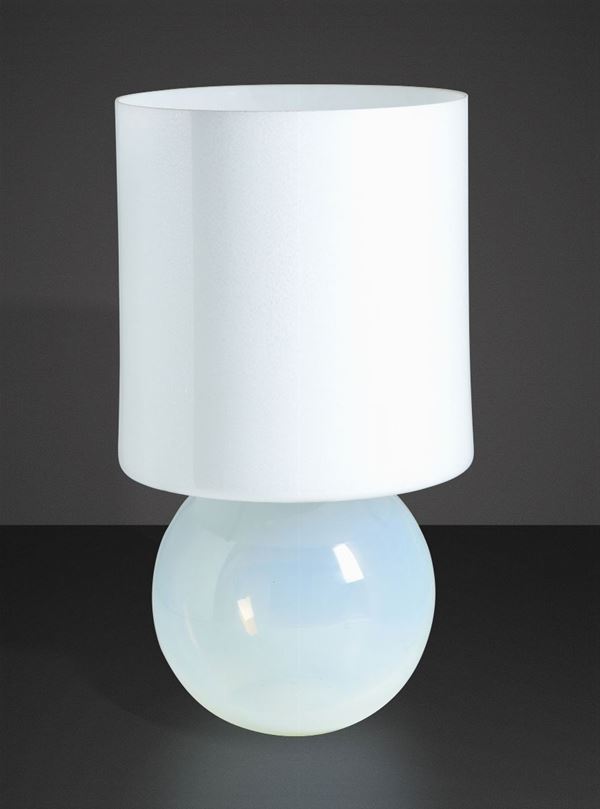 A table lamp in iridescent glass and opaline glass. Italy, 1970 ca.