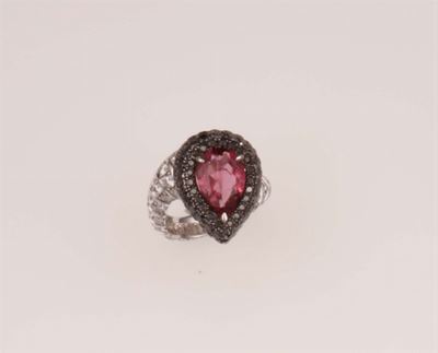 De Grisogono. Anello con Tormalina Rosa e Diamanti Neri e Bianchi