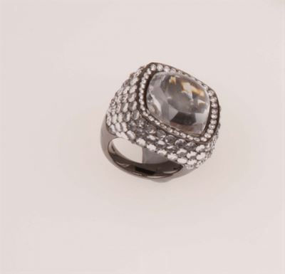 Bonato. Anello con Cristallo di Rocca e Diamanti a Contorno