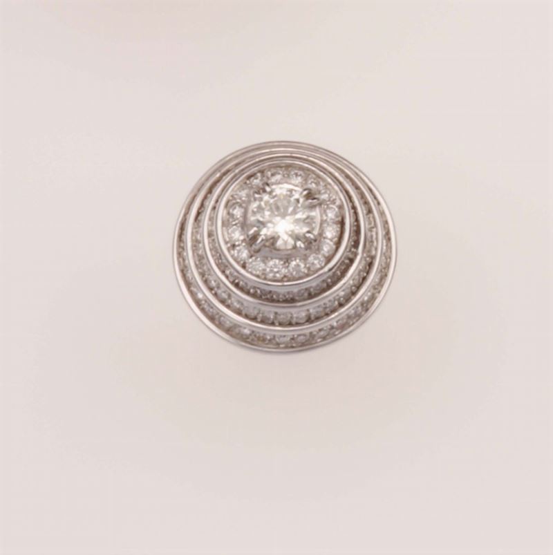 Anello con diamante centrale taglio brillante di ct 1,17 e piccoli diamanti a contorno  - Asta Fine Jewels - Cambi Casa d'Aste