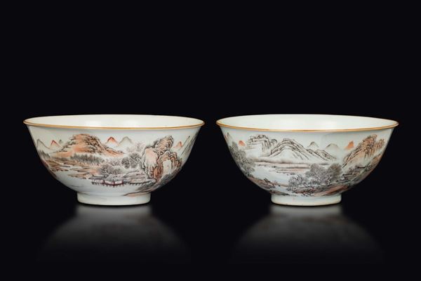 Coppia di piccole ciotole in porcellana con raffigurazioni di paesaggi montani e lacustri, Cina, Dinasta Qing, marchio e del periodo Qianlong (1736-1796)