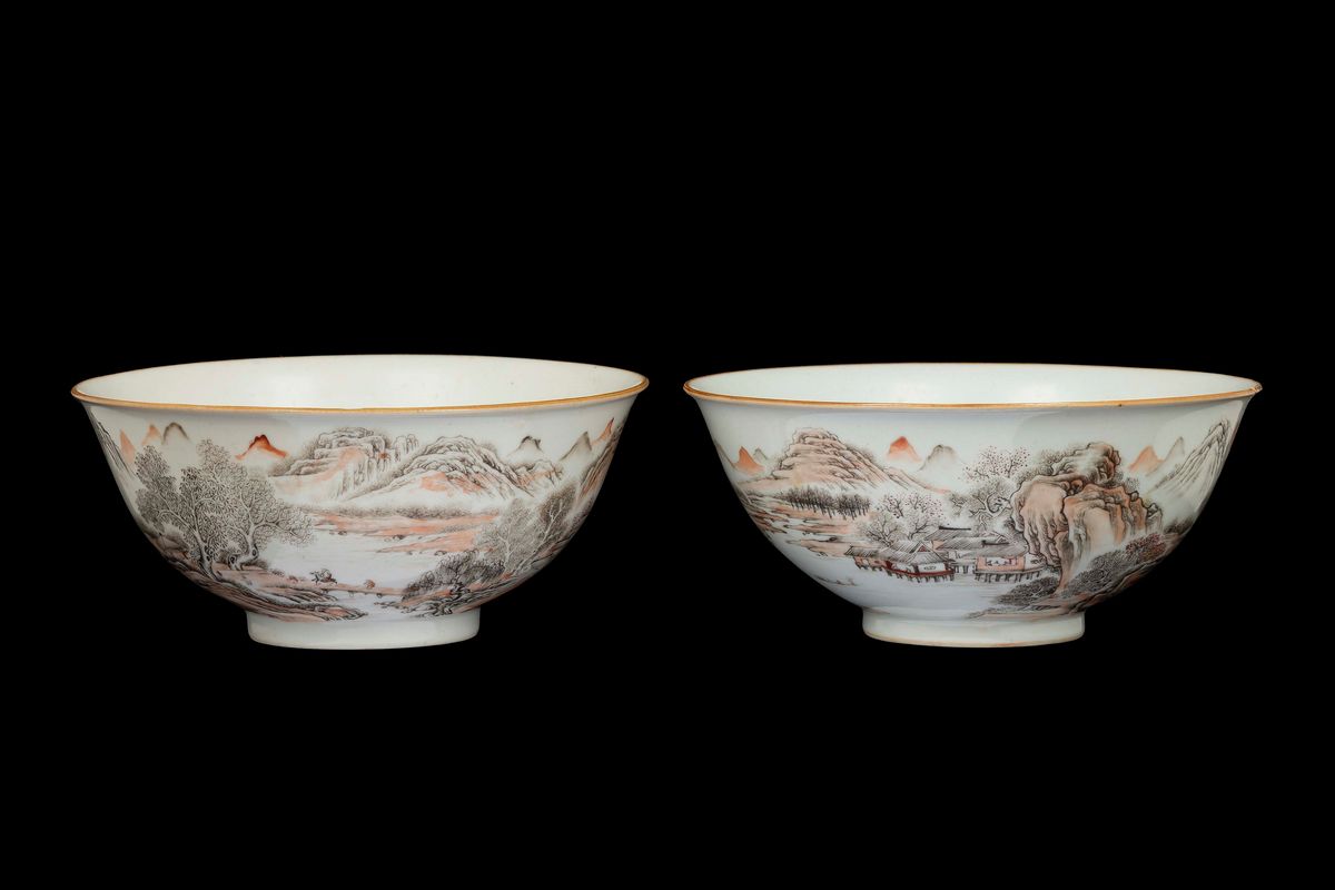 Coppia di Piccole Ciotole in Porcellana con Raffigurazioni di Paesaggi Montani e Lacustri, Cina, ...