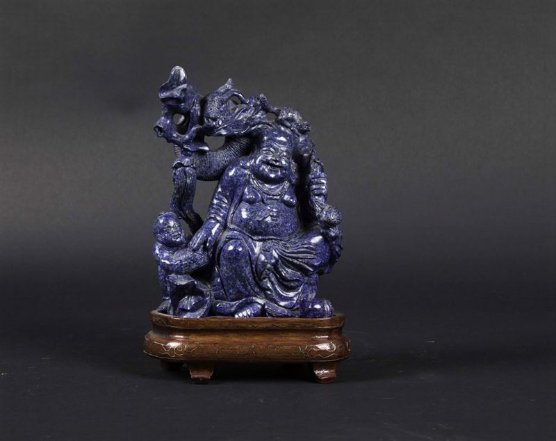 A carved lapis lazuli group depicting a sitting Budai with child, China, Republican era, 20th century  - Auction Chinese Works of Art - Cambi Casa d'Aste