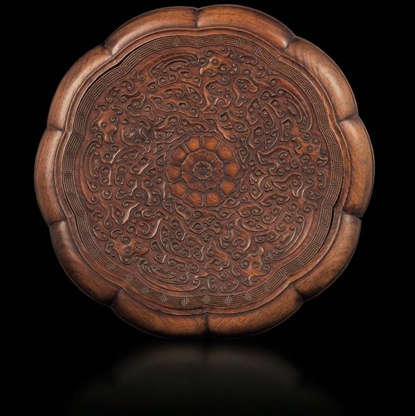 A polylobe box in carved huanguali wood with a central flower and a cloud motif, China, Qing Dynasty, Qianlong period (1736-1796)