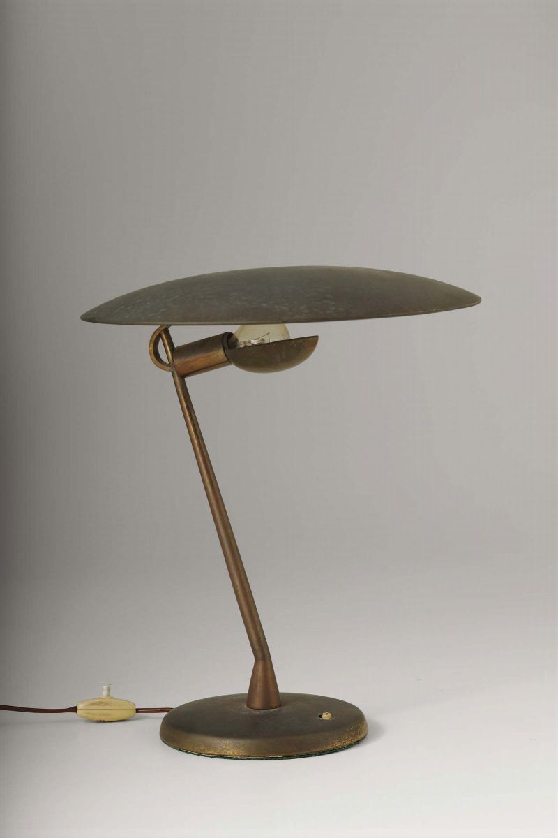 Lampada da tavolo con struttura in ottone ed alluminio laccato.  - Asta Design II - II - Cambi Casa d'Aste