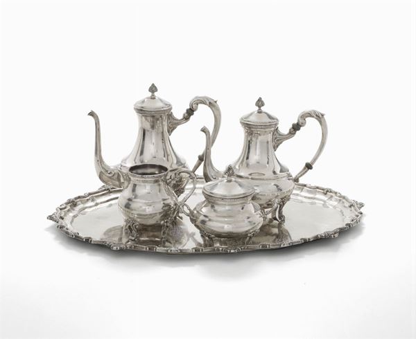 Servizio da tè in argento fuso e cesellato, XIX secolo