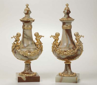 Coppia di Vasi in Marmo e Bronzi Dorati, XIX Secolo