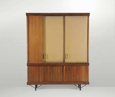 Mobile Contenitore con Struttura in Legno, Rivestimenti in Skai e Dettagli in Ottone.