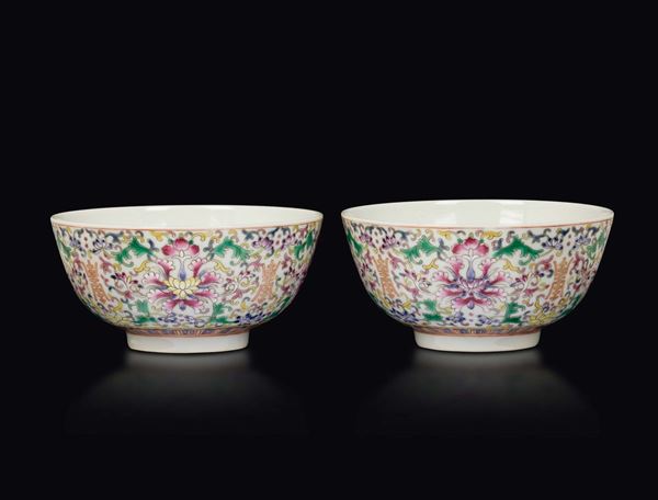 Coppia di ciotole in porcellana Famiglia Rosa con decoro di fiori di loto, Cina, Dinastia Qing, marchio e del periodo Guangxu (1875-1908)