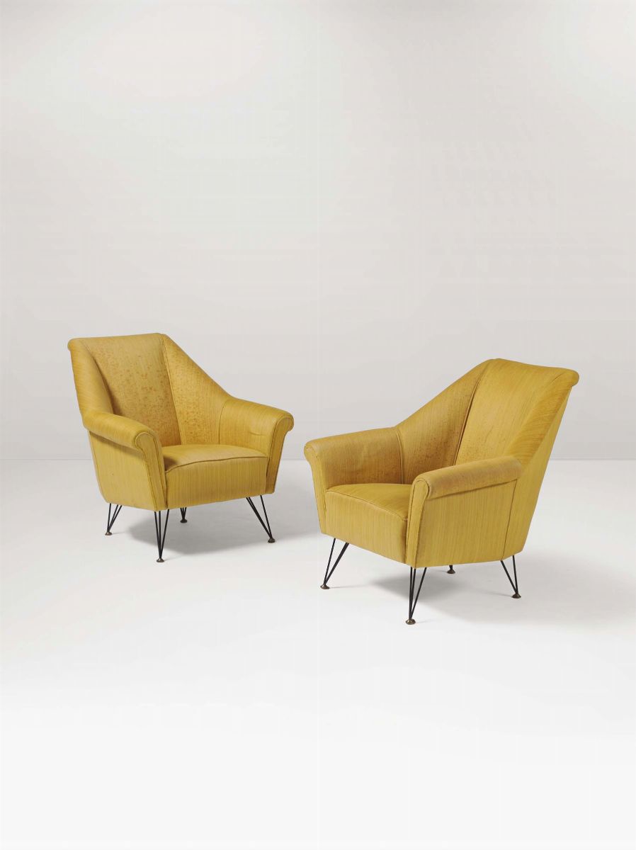 Divano con Due Poltrone. Struttura in Legno, Sostegni in Metallo e Ottone. Rivestimenti in Tessut...