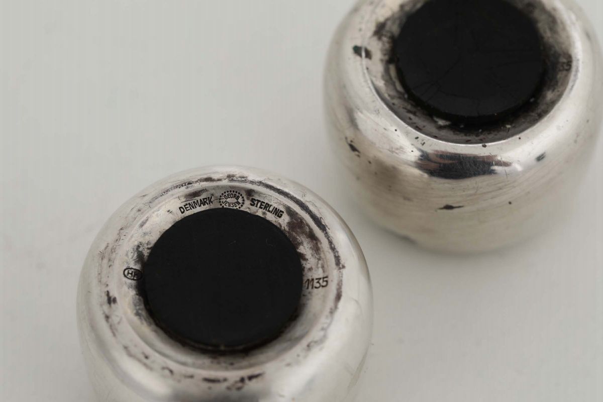 Quattro Saliere i Argento a Forma Globulare, Manifattura Georg Jensen, Danimarca Seconda Metà del...