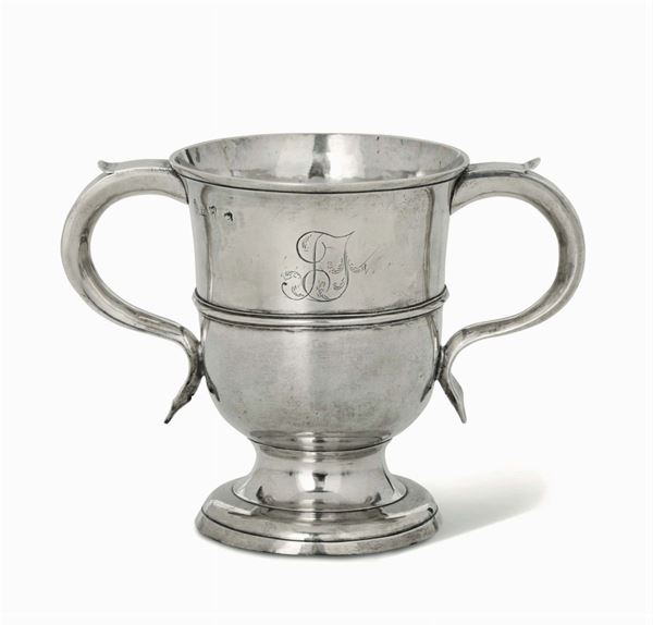 A mug in embossed and chiselled silver, London 1744, silversmiths R. Jurney and T. Cook (?)