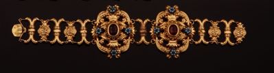 Bracciale con Granati e Turchesi con Due Motivi Centrali a Soggetto Floreale